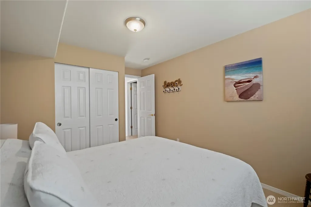 8189 Whidbey Drive Clinton WA 98236