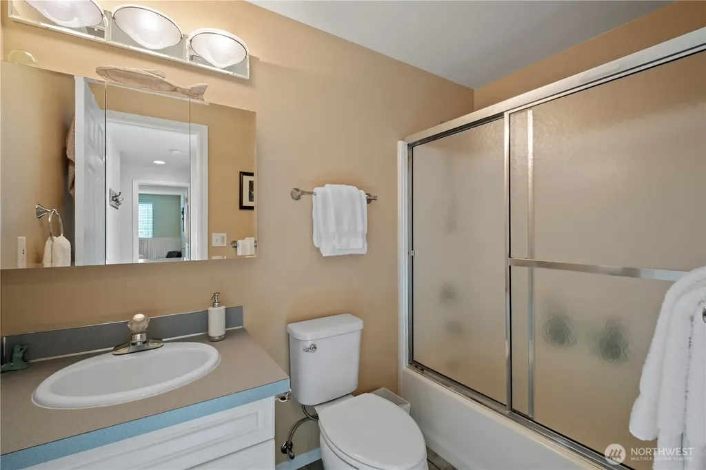 8189 Whidbey Drive Clinton WA 98236
