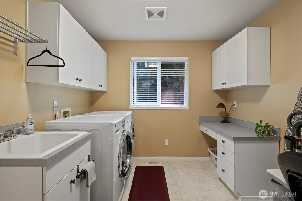 8189 Whidbey Drive Clinton WA 98236