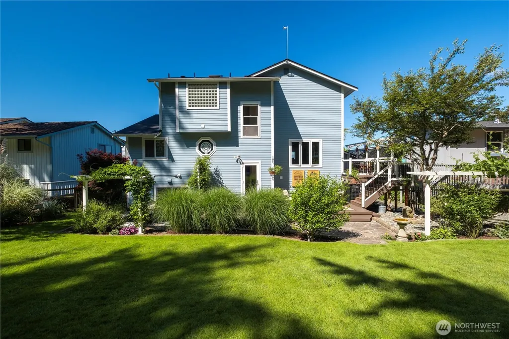 8189 Whidbey Drive Clinton WA 98236