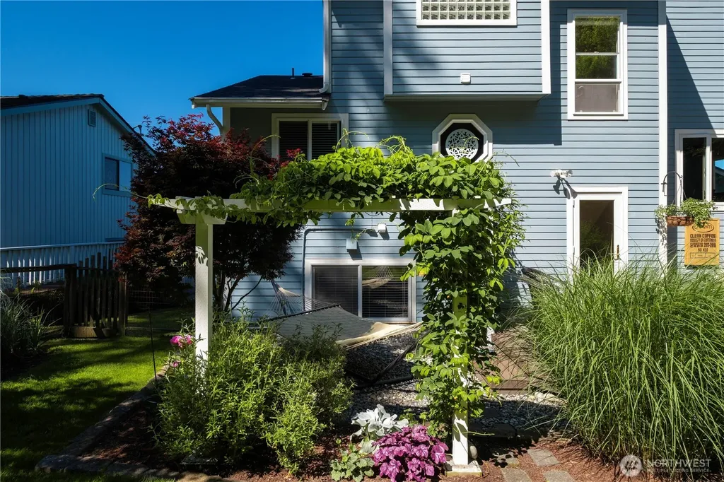 8189 Whidbey Drive Clinton WA 98236