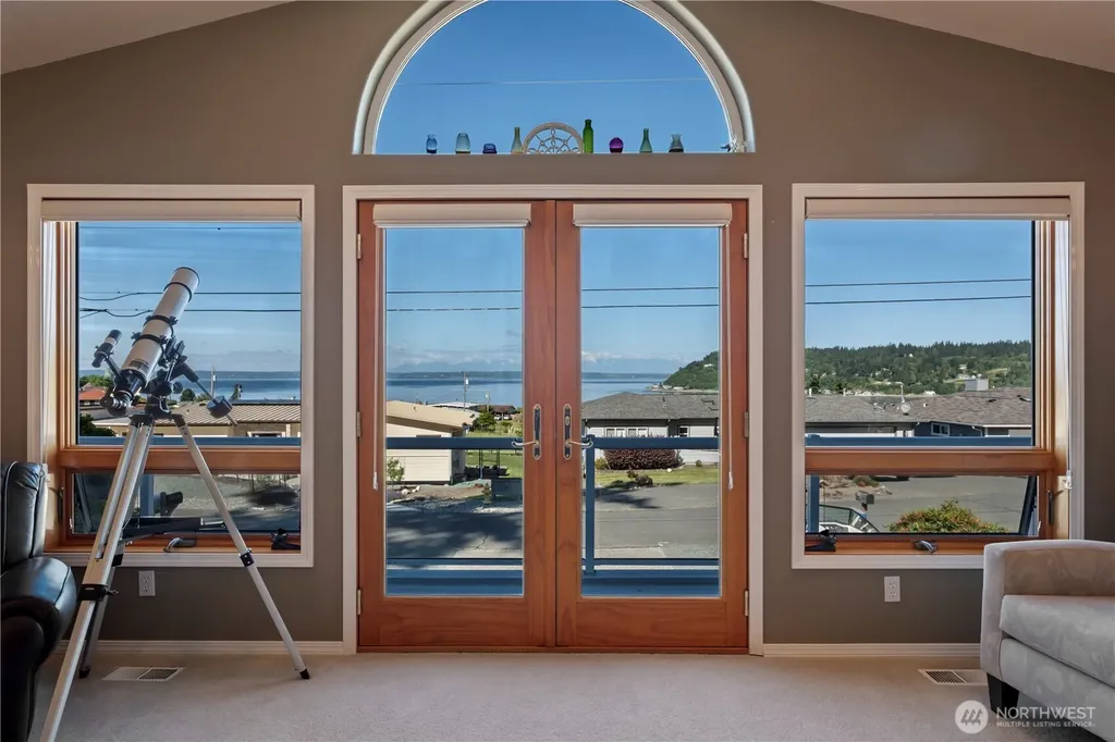 8189 Whidbey Drive Clinton WA 98236
