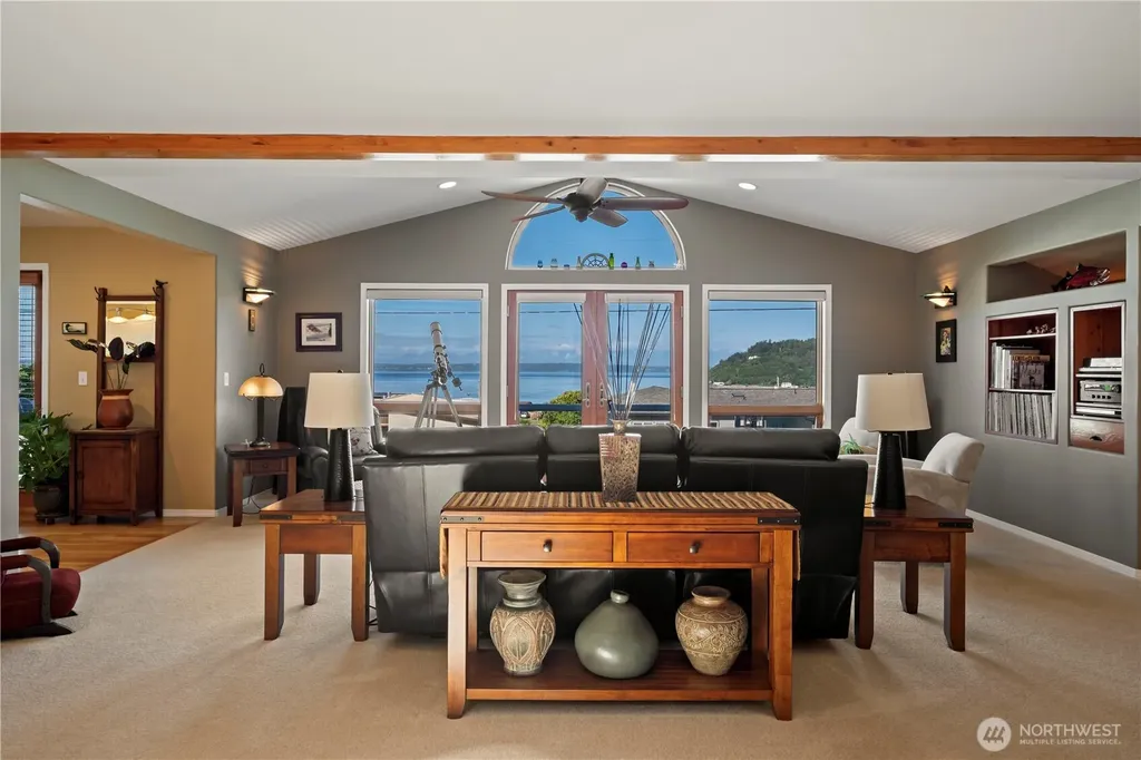 8189 Whidbey Drive Clinton WA 98236