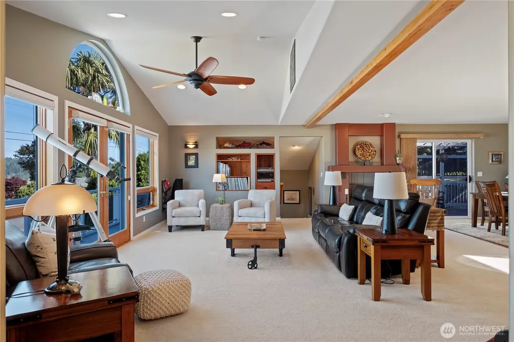 8189 Whidbey Drive Clinton WA 98236