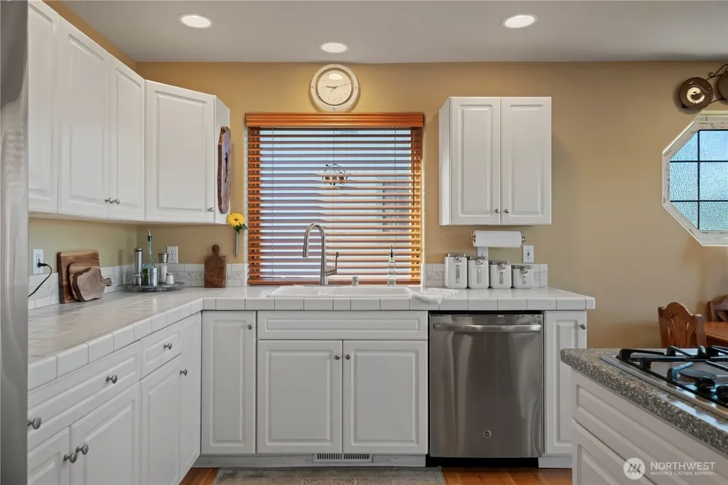 8189 Whidbey Drive Clinton WA 98236