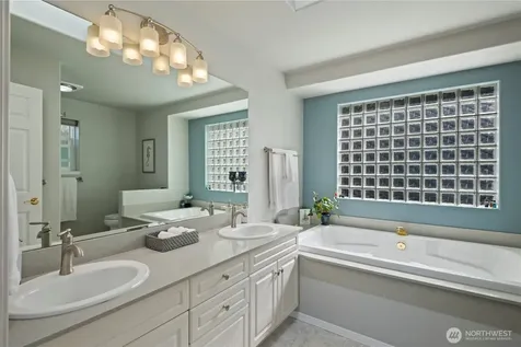8189 Whidbey Drive Clinton WA 98236