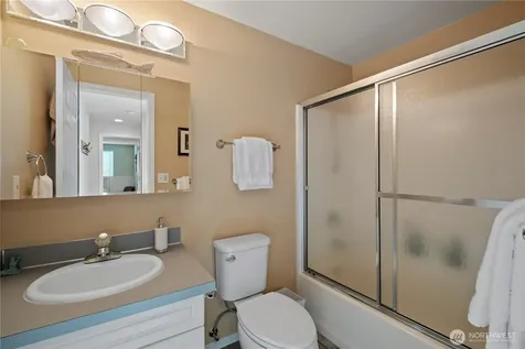 8189 Whidbey Drive Clinton WA 98236