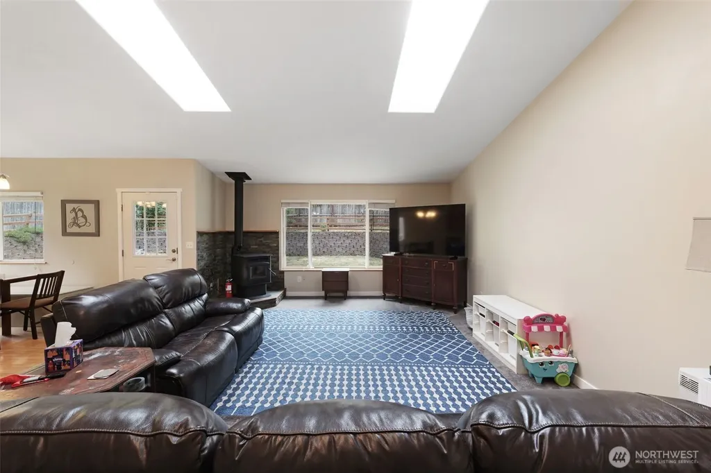 141 E Village View Drive Allyn WA 98524