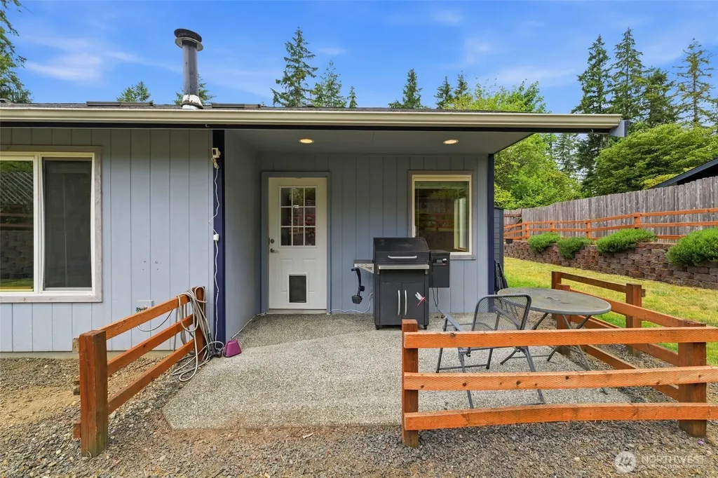 141 E Village View Drive Allyn WA 98524