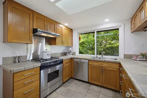 16653 157th Avenue SE Renton WA 98058
