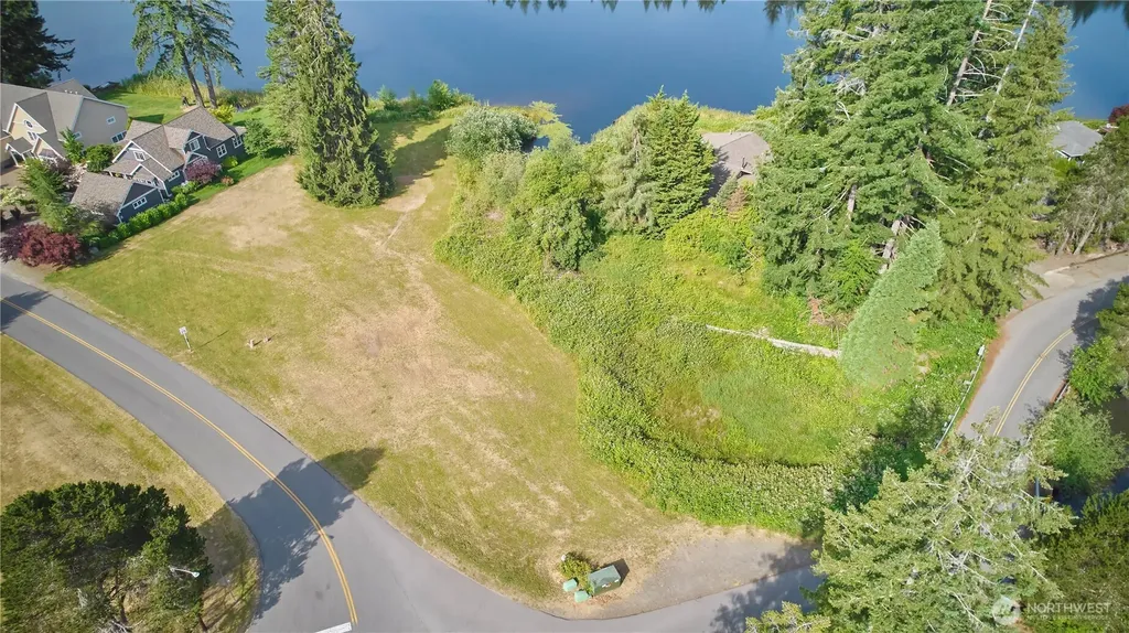 40 E Lakeshore Drive Allyn WA 98524