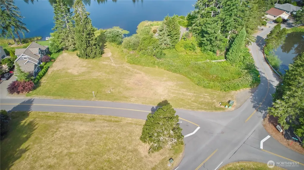 40 E Lakeshore Drive Allyn WA 98524