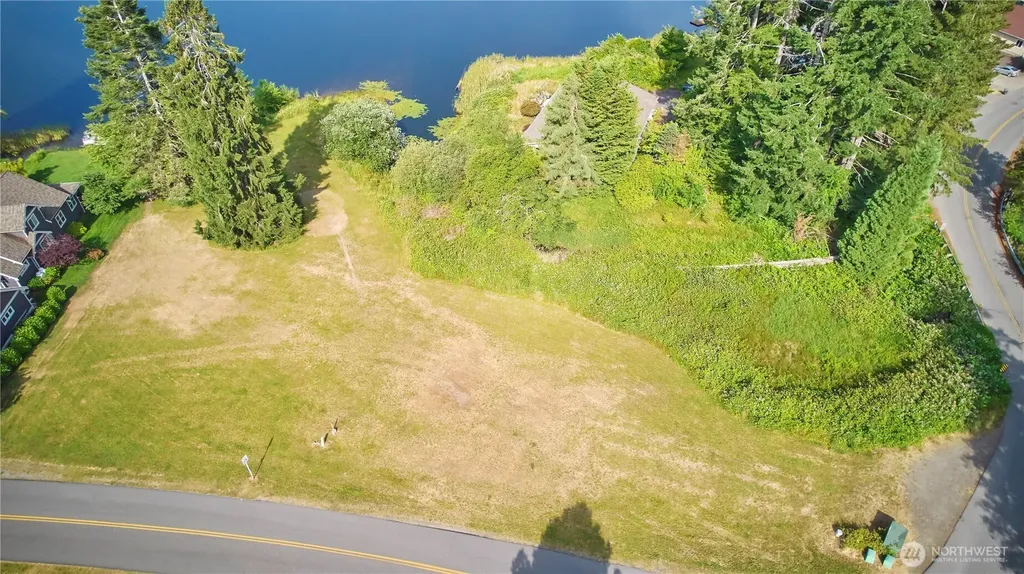 40 E Lakeshore Drive Allyn WA 98524