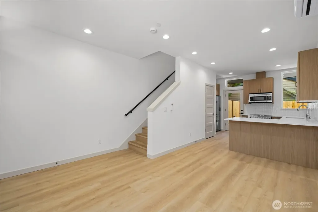 7011 9th Avenue NE Seattle WA 98115