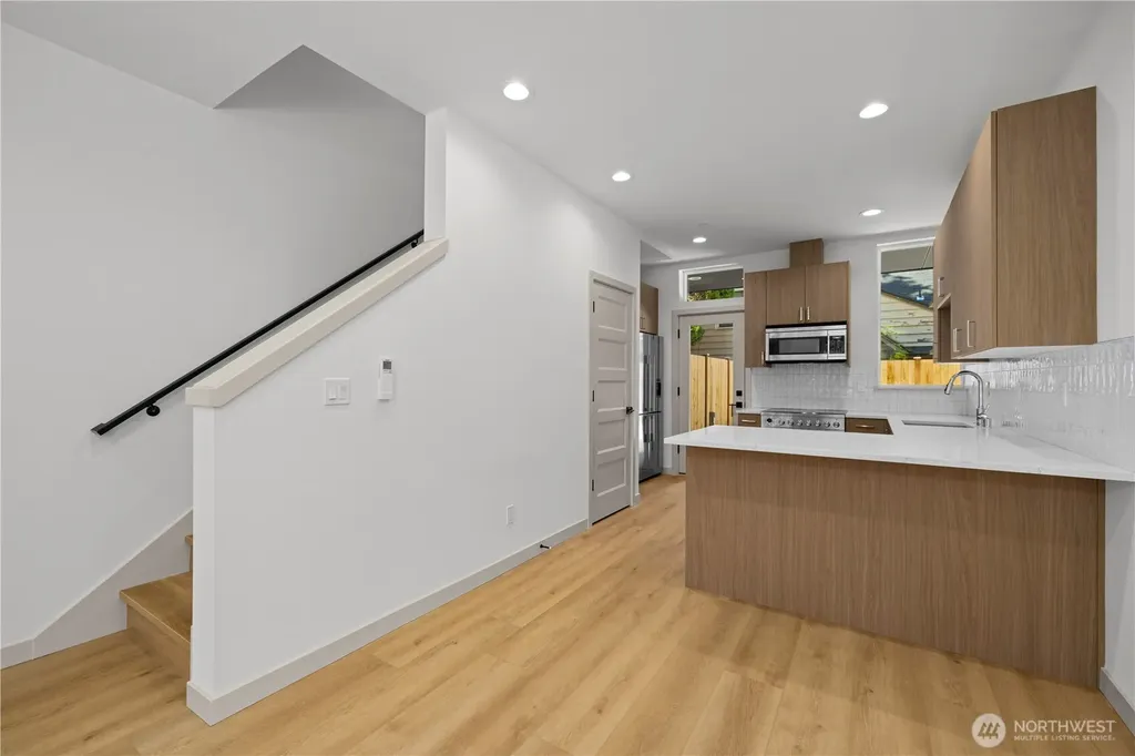 7011 9th Avenue NE Seattle WA 98115