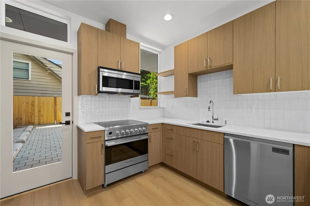 7011 9th Avenue NE Seattle WA 98115
