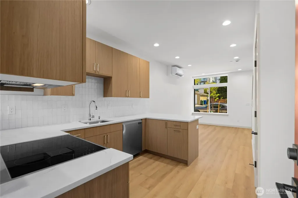 7011 9th Avenue NE Seattle WA 98115
