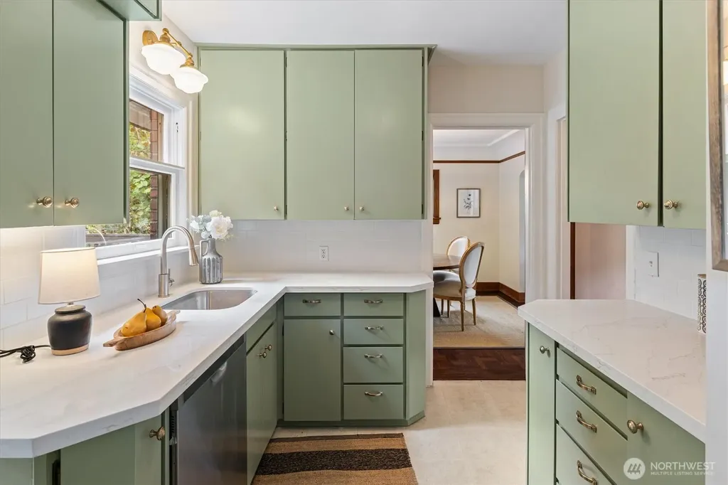 1146 N 78th Street Seattle WA 98103