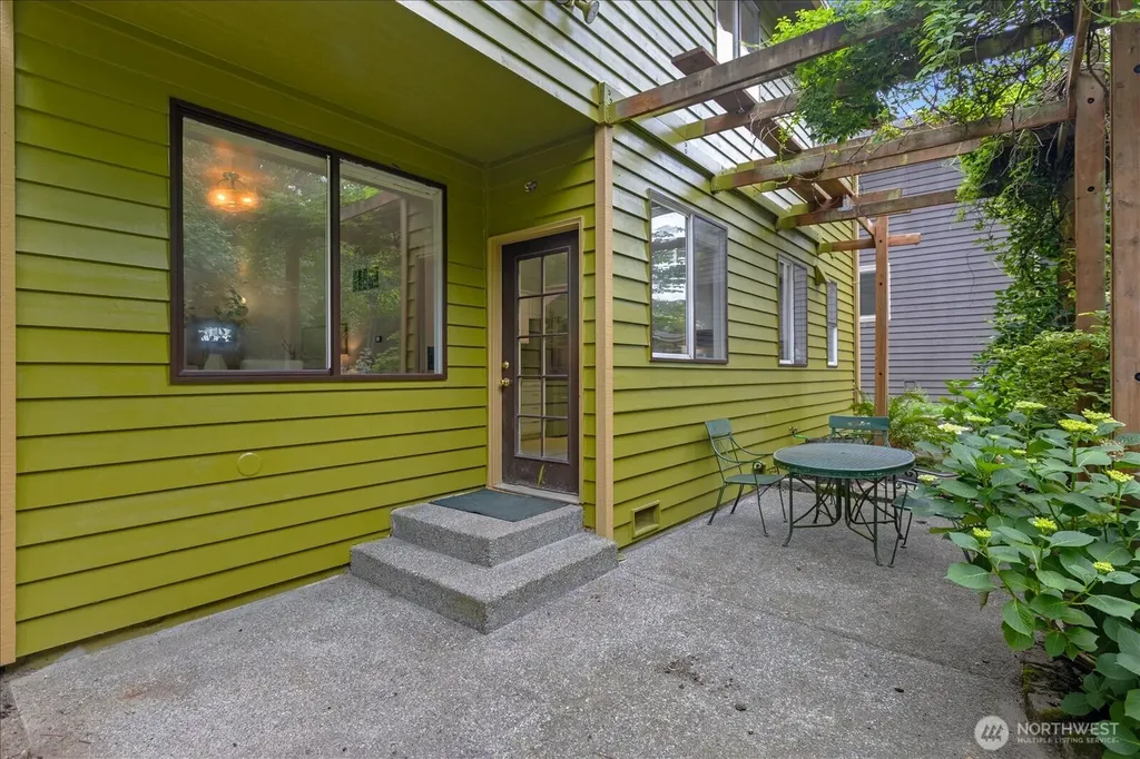 19414 77th Place NE Kenmore WA 98028