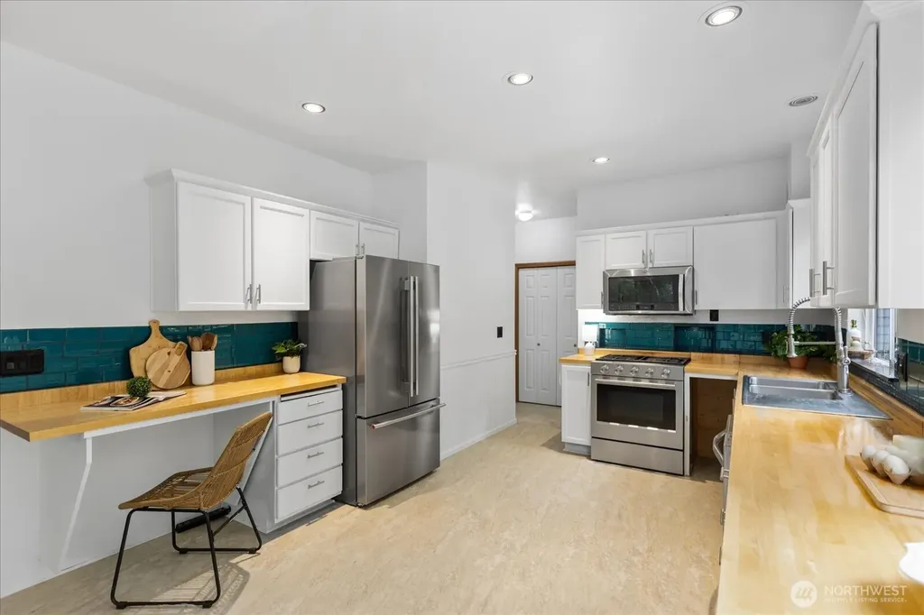 19414 77th Place NE Kenmore WA 98028