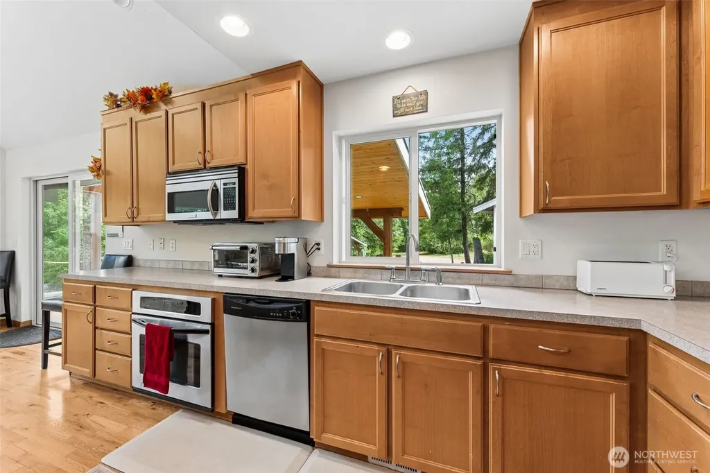 43802 24th Avenue E Eatonville WA 98382