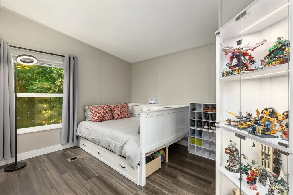 8480 Hansen Road NE Bainbridge Island WA 98110