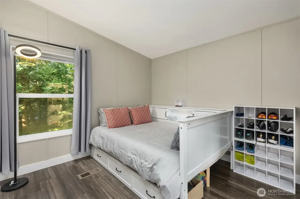 8480 Hansen Road NE Bainbridge Island WA 98110