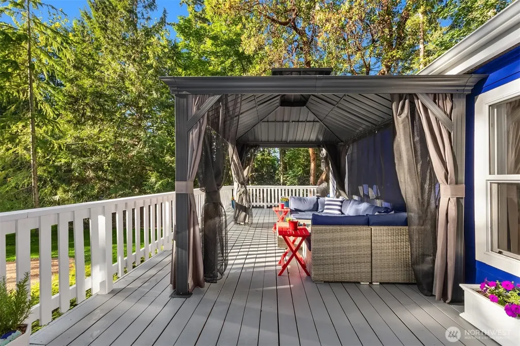 8480 Hansen Road NE Bainbridge Island WA 98110