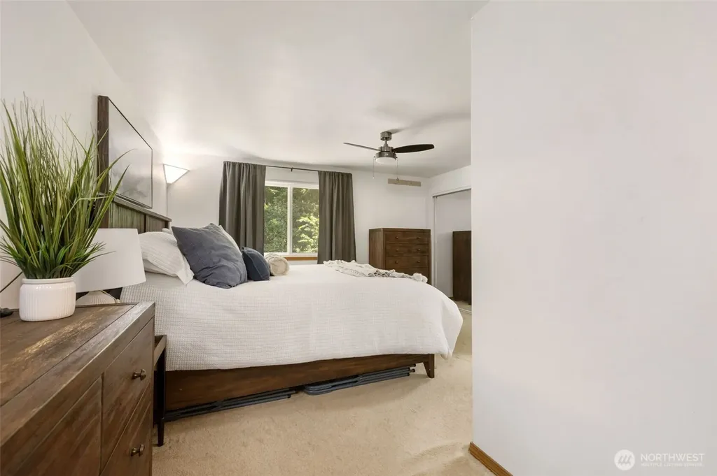 21 NE Admiral Drive Belfair WA 98528