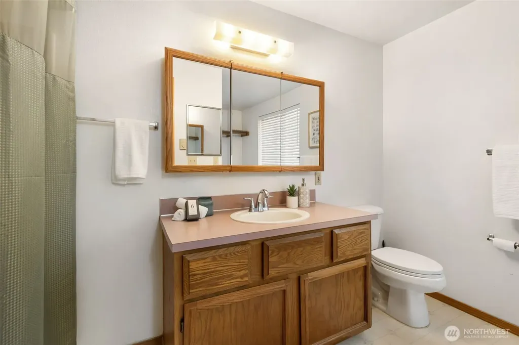 21 NE Admiral Drive Belfair WA 98528