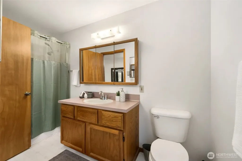21 NE Admiral Drive Belfair WA 98528