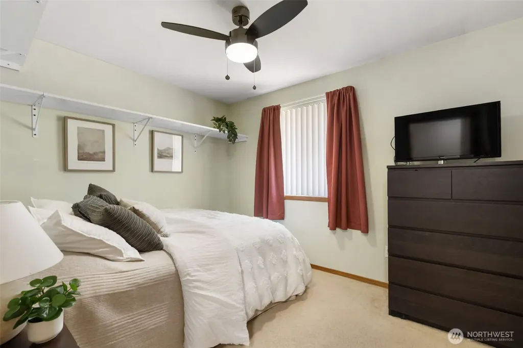 21 NE Admiral Drive Belfair WA 98528