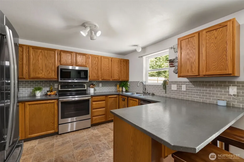 21 NE Admiral Drive Belfair WA 98528