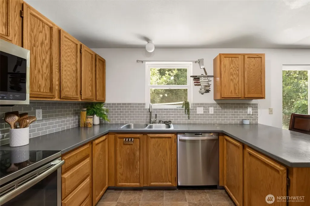 21 NE Admiral Drive Belfair WA 98528