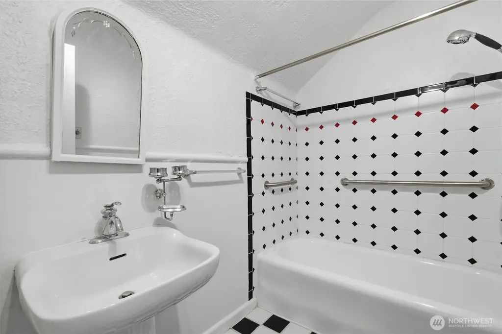 111 14th Avenue E Seattle WA 98112