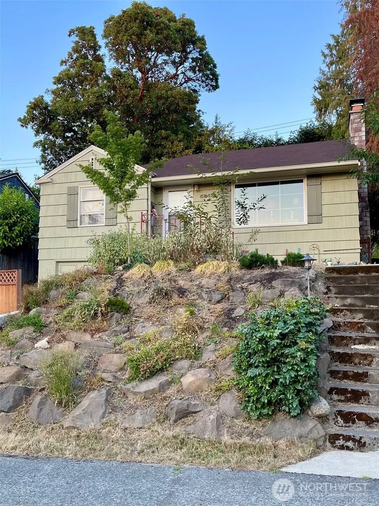 5942 37th Avenue SW Seattle WA 98126