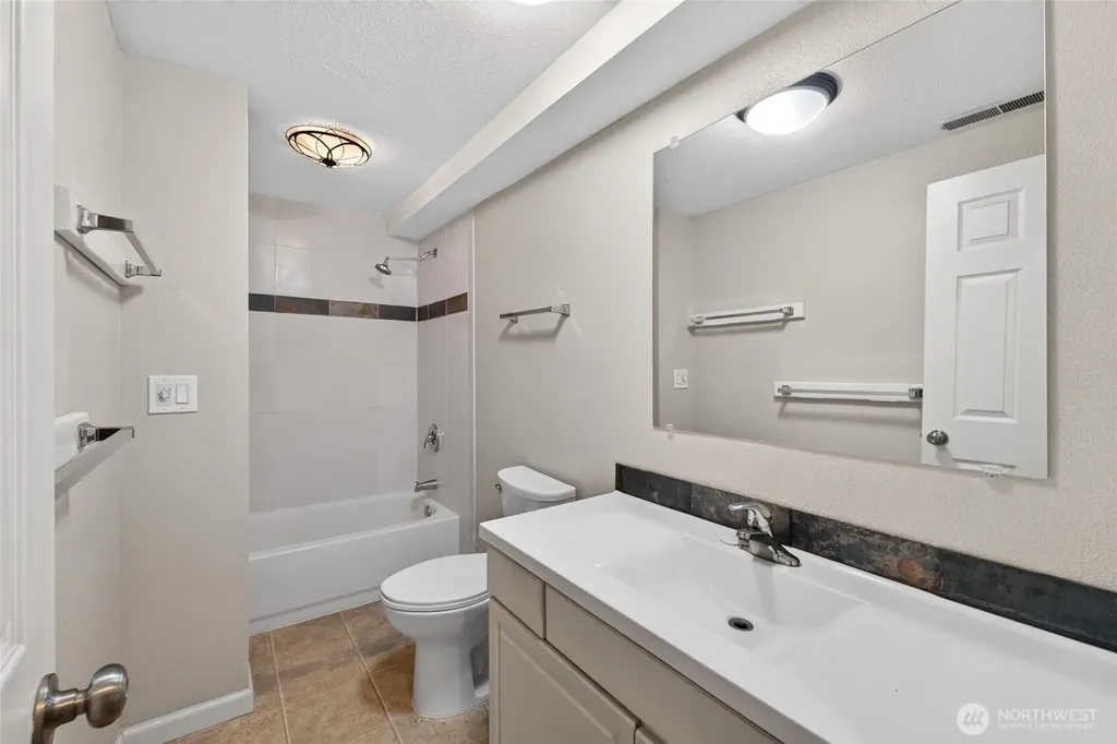 405 14th Avenue Milton WA 98354