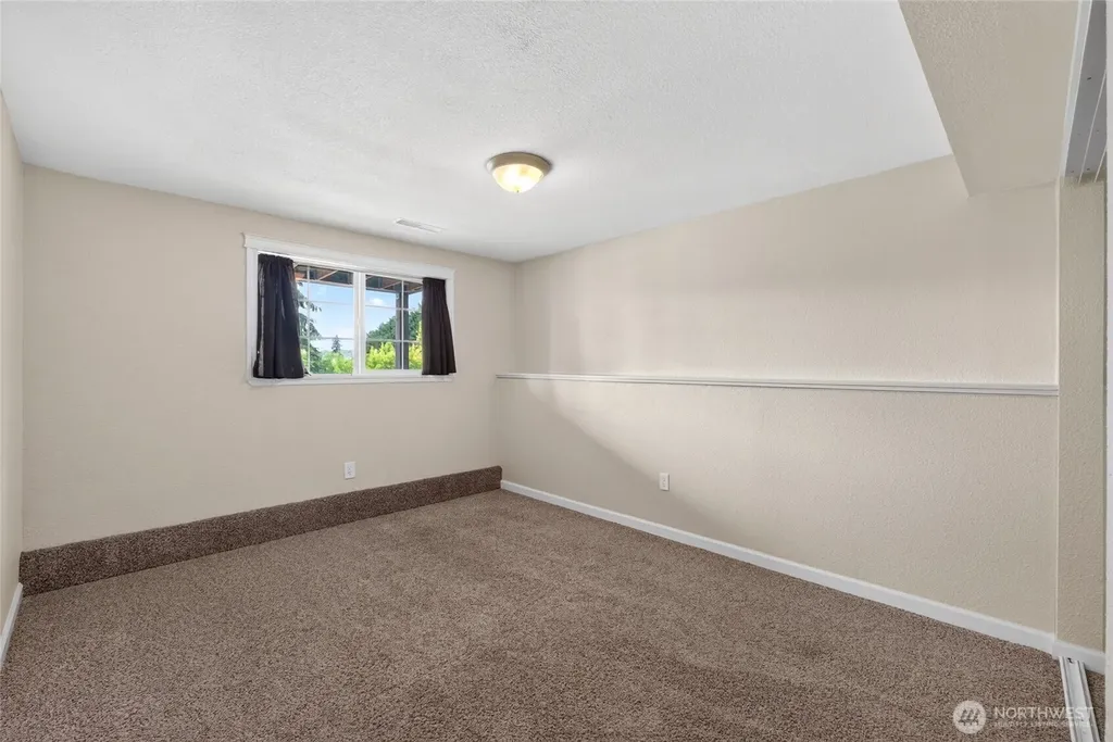 405 14th Avenue Milton WA 98354