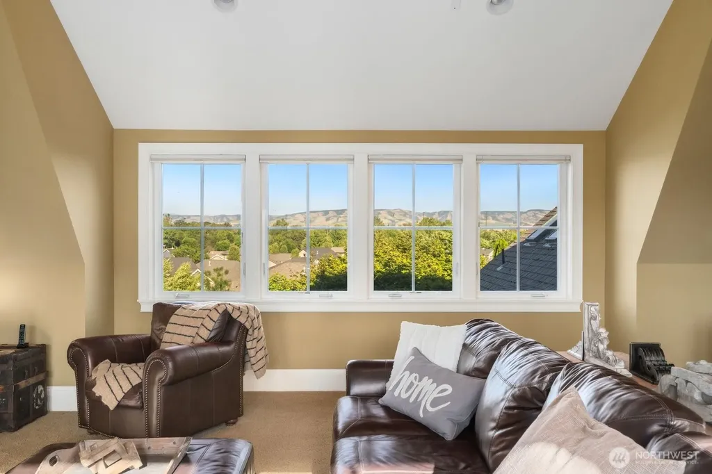 1047 SE Crestlane Drive College Place WA 99324