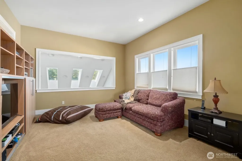 1047 SE Crestlane Drive College Place WA 99324