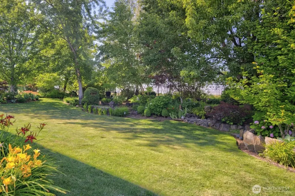 1047 SE Crestlane Drive College Place WA 99324