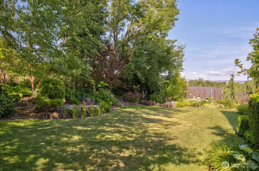 1047 SE Crestlane Drive College Place WA 99324