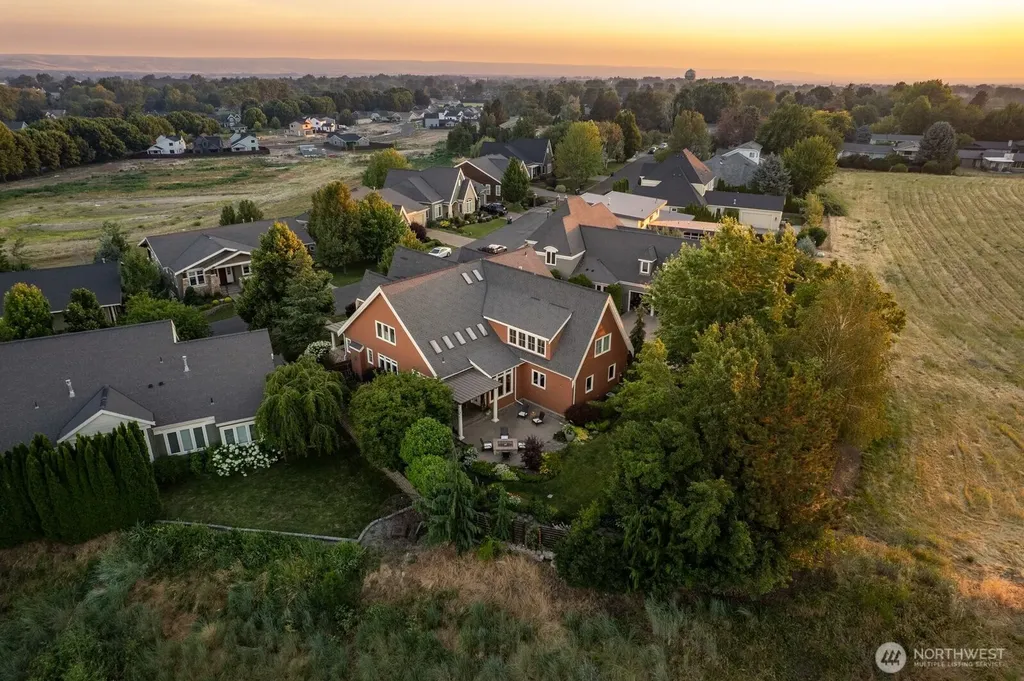 1047 SE Crestlane Drive College Place WA 99324
