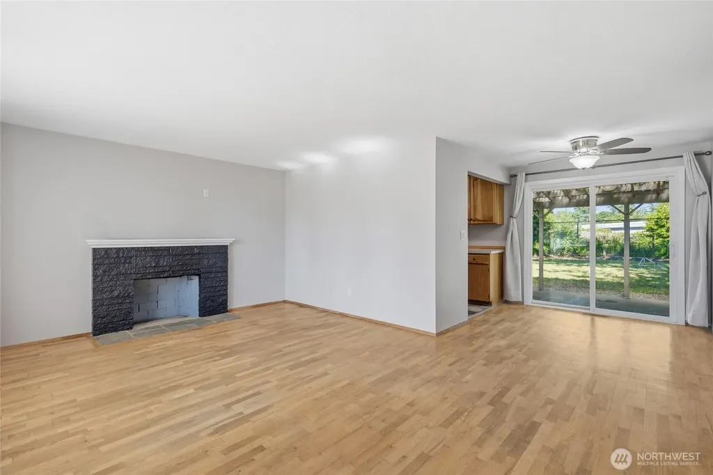 21144 31st Avenue S Seatac WA 98198