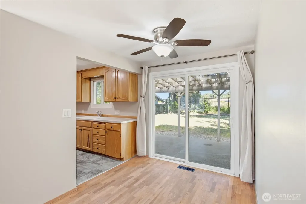 21144 31st Avenue S Seatac WA 98198