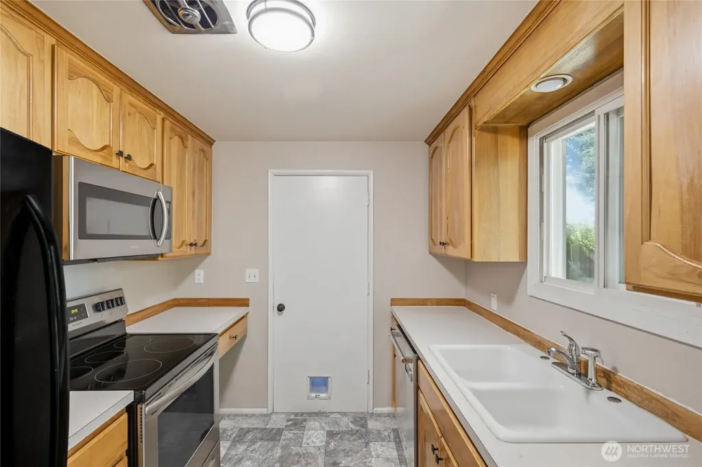 21144 31st Avenue S Seatac WA 98198