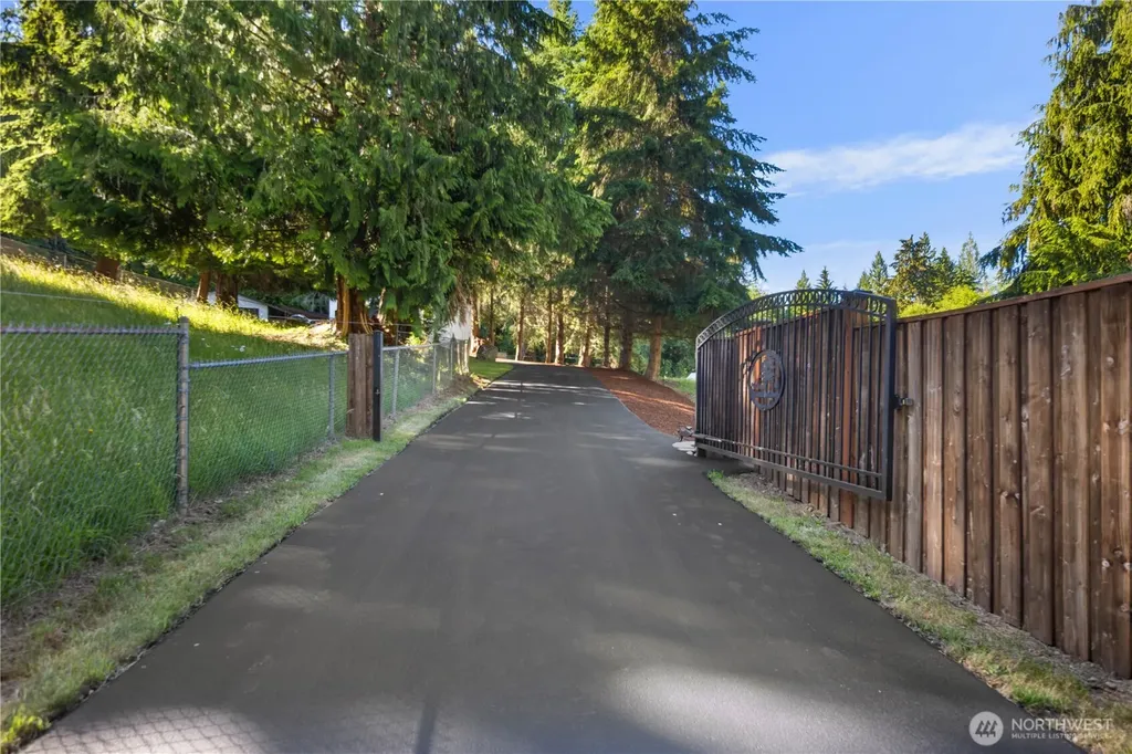 16816 SE Lake Moneysmith Road Auburn WA 98092