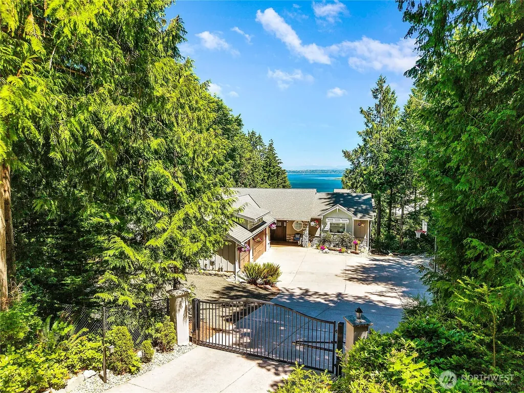 1103 Puget Drive E Port Orchard WA 98366