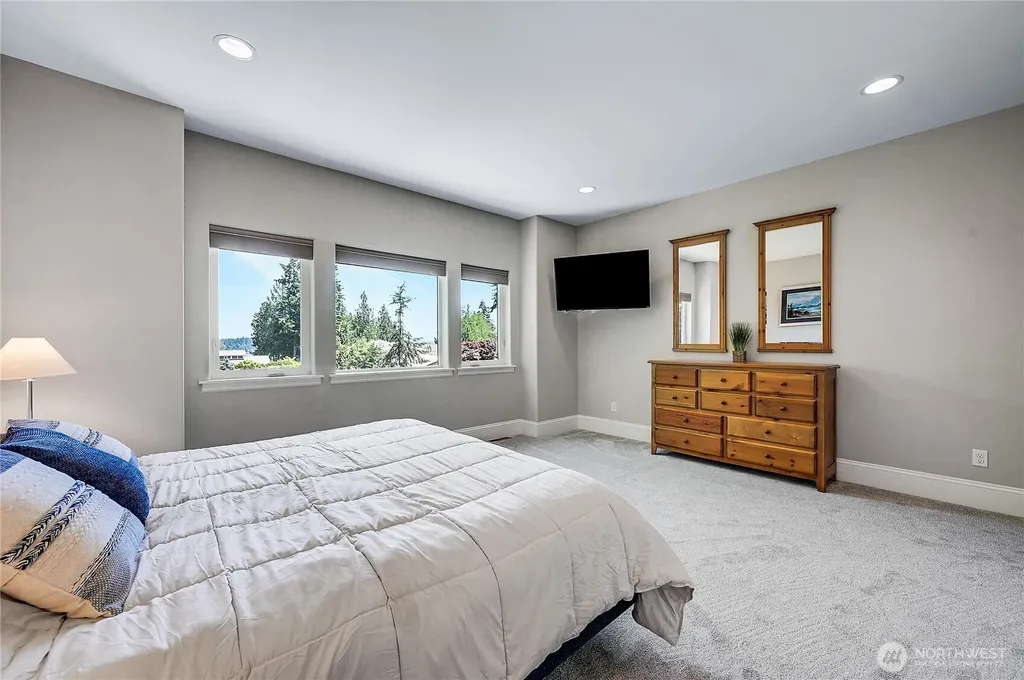 1103 Puget Drive E Port Orchard WA 98366