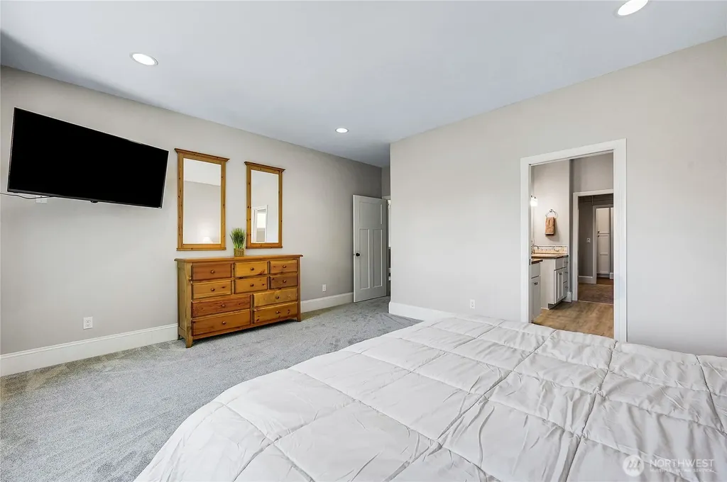 1103 Puget Drive E Port Orchard WA 98366